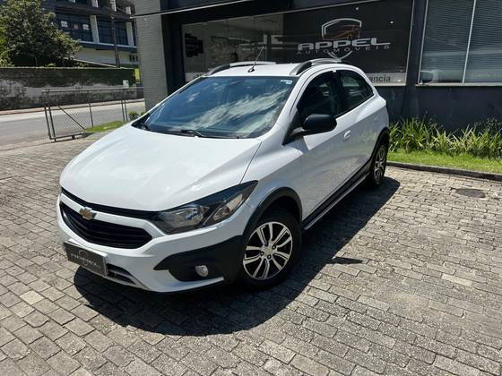 CHEVROLET ONIX 1.4 MPFI ACTIV 8V FLEX 4P AUTOMÁTICO CHEVROLET ONIX 1.4 MPFI ACTIV 8V FLEX 4P AUTOMÁTICO